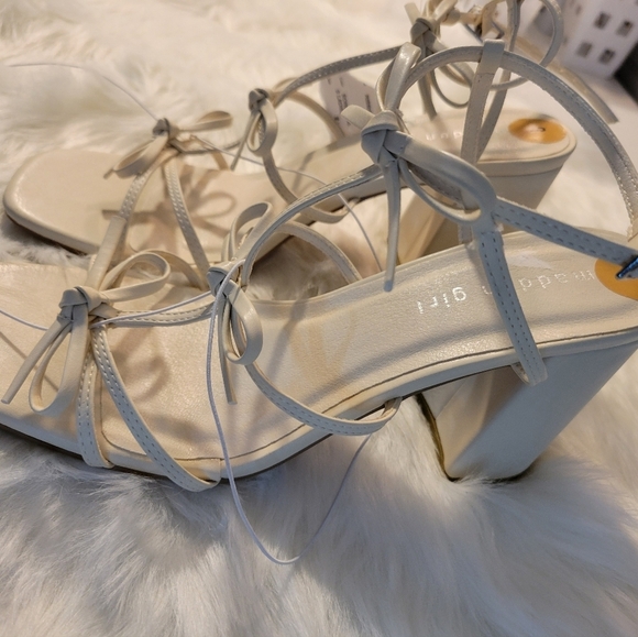 Madden Girl Elegant Cream Strappy Sandals - Picture 3 of 6